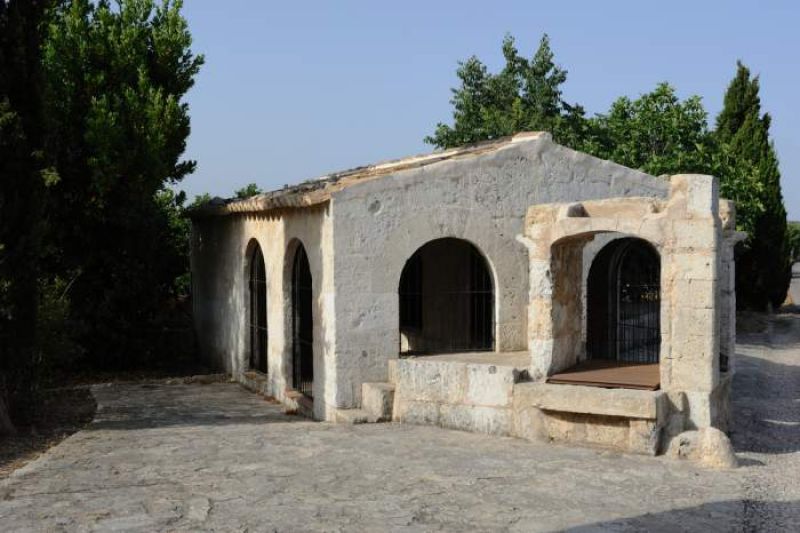 Old wash-house and well of Pou Gatell on the outskirts of Campanet village, Mallorca.