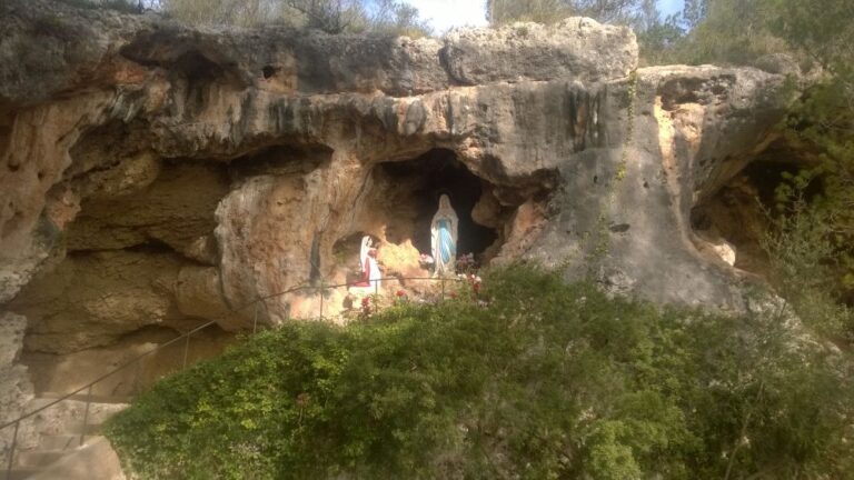 Cueva de Lourdes