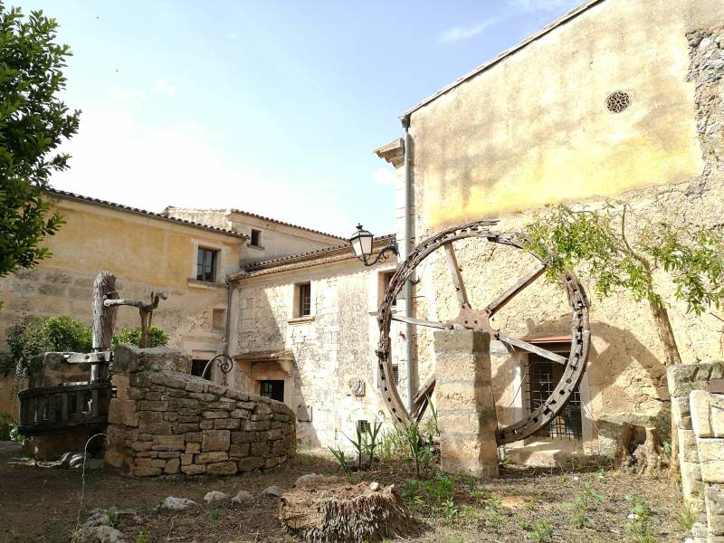 Old waterwheel exhibited in the courtyard of the ethnological museum in Muro, Mallorca. 