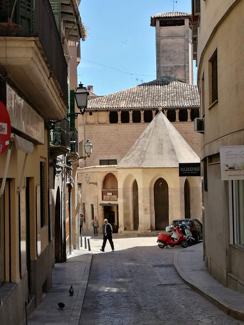 Old water supply and monument of Font del Sepulcre in Palma.