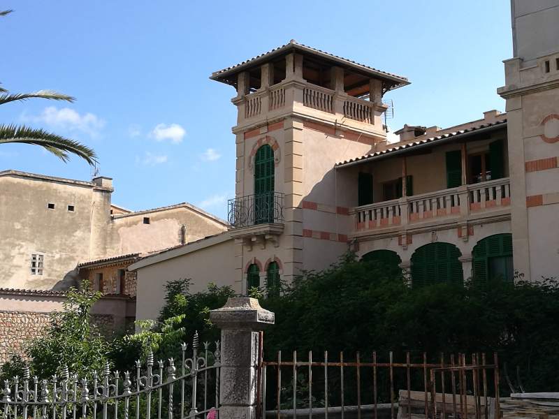 Can Moratal mansion in Sóller, Mallorca, with beautiful Modernism architecture and Art Nouveau details.