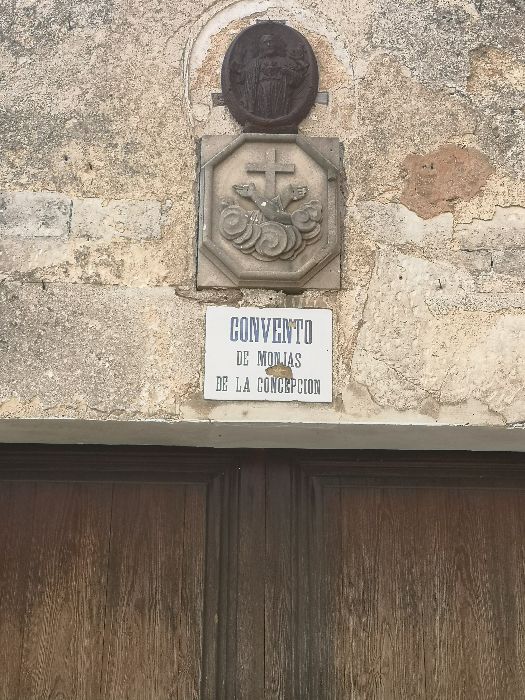 Sign on the wall of the Monestir Concepcionista convent.