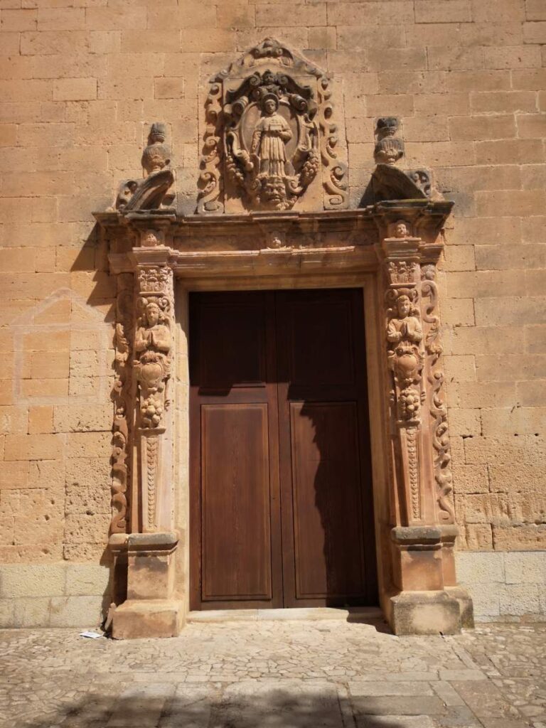 Baroque side portal and entrance of the Sant Bonaventura church.