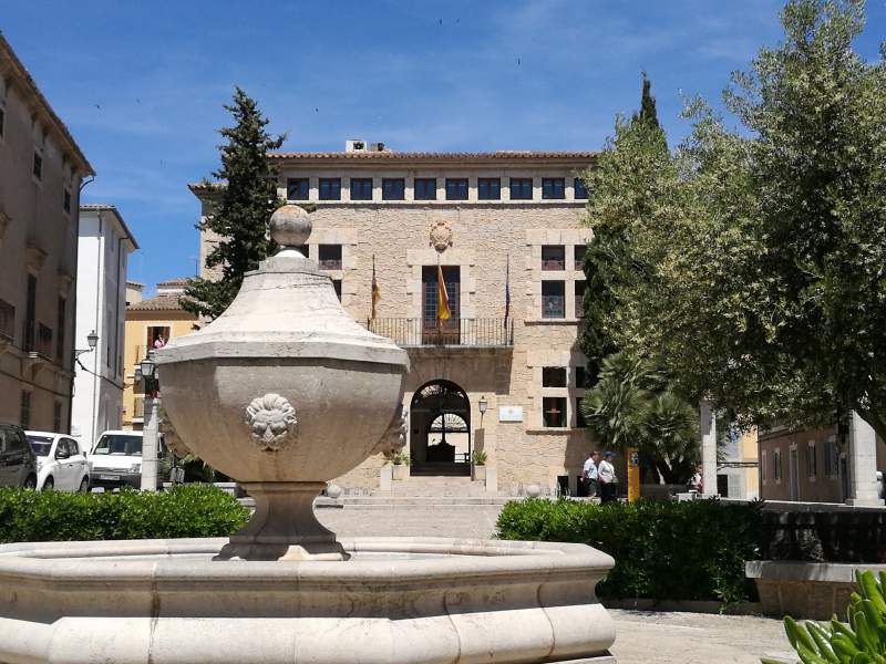 Artà Town Hall Building - Accés Mallorca