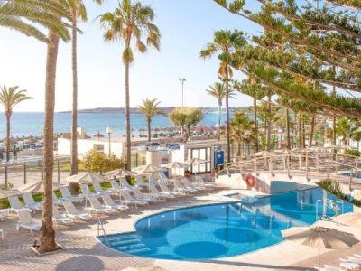 cala-millor-mallorca-hotel-beachfront-pool-water