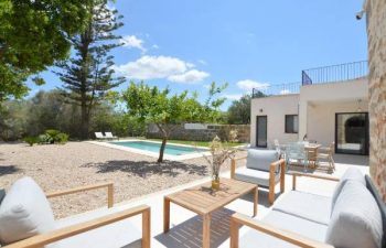 holiday-home-santa-eugenia-mallorca-sunny-pool-terrace