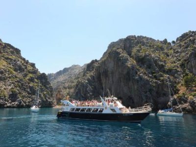 port-soller-mallorca-boat-trip-calobra