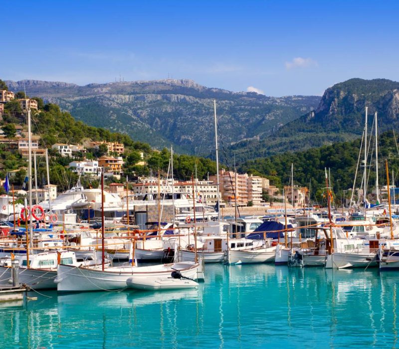 port-soller-mallorca-majorca-hotels-harbor-mountains-boats-picturesque