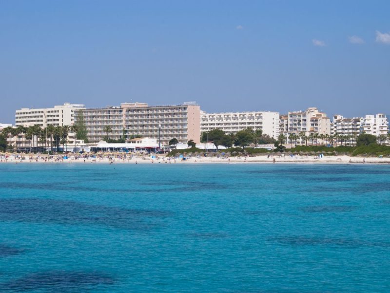 Hotels behind the beach in Sa Coma, Mallorca, during summer.